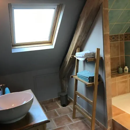 Le Domaine Des Volets Bleus Bed & Breakfast Beuzeville