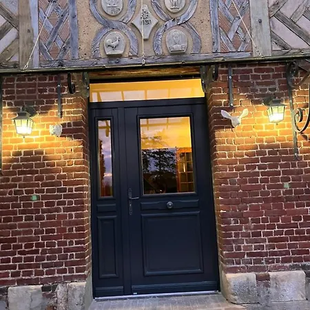 Le Domaine Des Volets Bleus Bed & Breakfast 3*