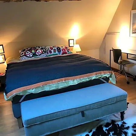 Le Domaine Des Volets Bleus Bed & Breakfast Beuzeville