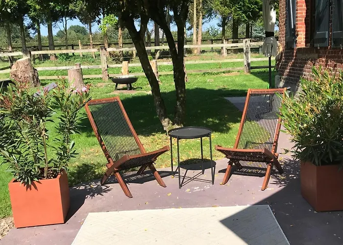 Le Domaine Des Volets Bleus 4* Бёзвиль